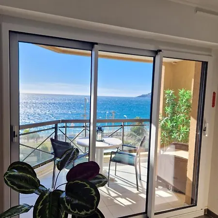 Maupassant Bord De Apartment